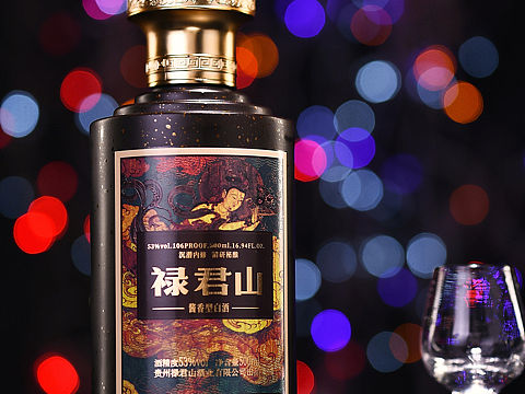 很久 没更新了。还是天天跟酒打交道