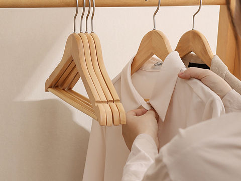 极简与原木系列家居用品原木衣架拍摄