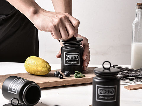 日用黑色陶瓷小罐（个人主页-ZNTExOTM2OTY=） - 产品摄影 - 站酷设计师MGT潮州陶瓷摄影原创素材 - 站酷ZCOOL