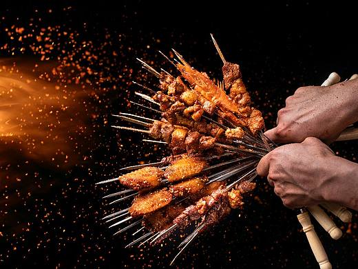 唯有撸串烧烤，才足以慰藉深夜