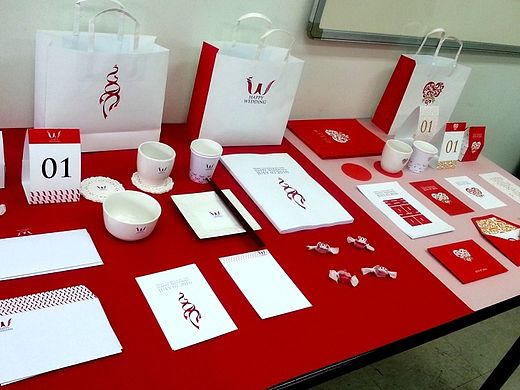 中国传统凤凰纹样在婚礼用品中的活用