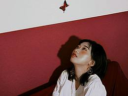 《我寂寞地等，二月的蝴蝶》