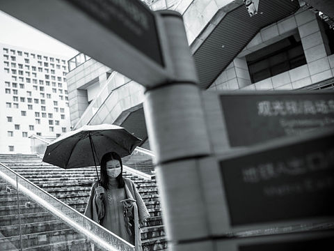 雨中慢步