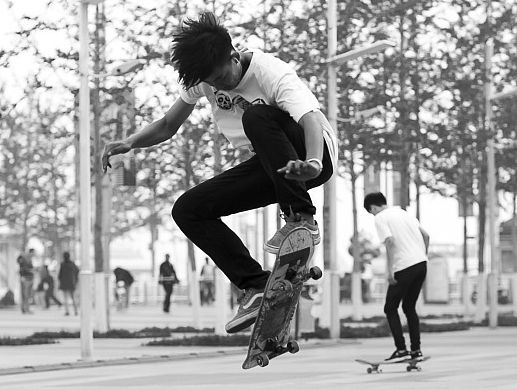 滑板少年（個人主頁-ZODAzNjkwNA==） - 人文/紀實攝影 - 站酷設(shè)計師snow320原創(chuàng)素材 - 站酷ZCOOL