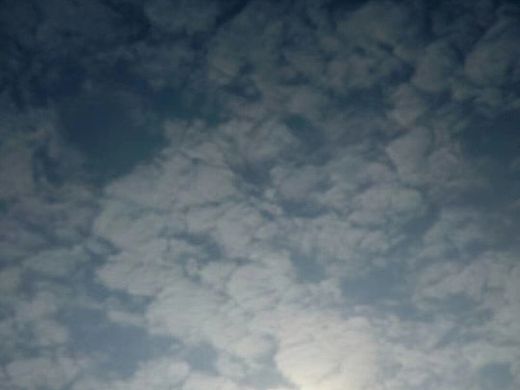 日坠映斑云~似昼夜更替引战火硝烟