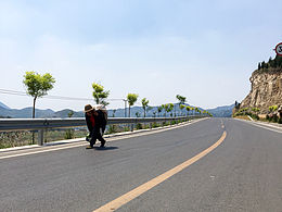 路上遇到的老人