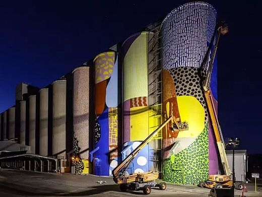 彩虹撒到建筑空间 建筑穿上彩绘外衣 大型艺术活动策划，北京金盛博创3D创意产业