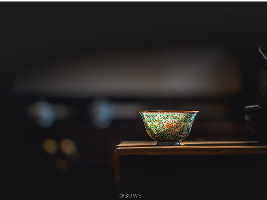 手着蕴含历史的纹理  仿佛深入其中