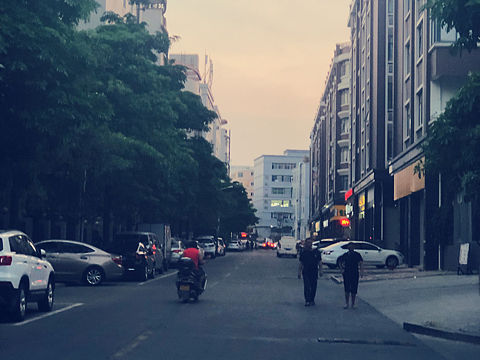 下班回家路上（个人主页-ZMzgzMDE2NzI=） - 人文/纪实摄影 - 站酷设计师光迹摄影原创素材 - 站酷ZCOOL