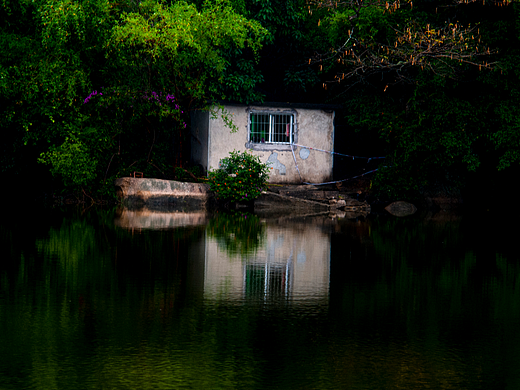 水边的小屋