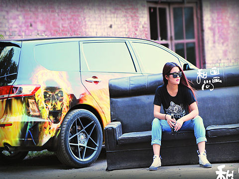 自己纯手给汽车做了一次全车彩绘（附绘画全过程技术）（个人主页-ZMjU3MDMxNDA=） - 绘画 - 站酷设计师和尚画画8585原创素材 - 站酷ZCOOL