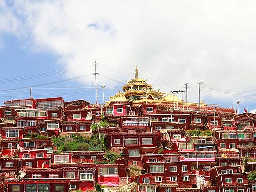 红彻天际的佛教圣地