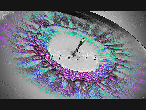 穿过宇宙黑洞,就是他/她的世界