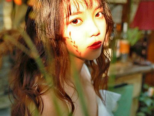 透过光，有你的影子