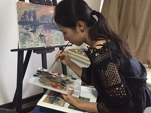 温馨的小世界里,没有喧嚣,只有铅笔划过的优美旋律。