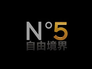 香奈儿5号画册设计