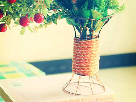 家中桌，桌上篮，篮里花，花旁书（个人主页-ZMTgzMDYzODQ=） - 产品摄影 - 站酷设计师林婧海原创素材 - 站酷ZCOOL