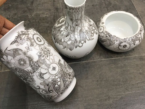 开满鲜花的罐子们