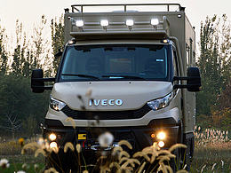 让我在野地里撒把野！依维柯4X4轻型越野房车