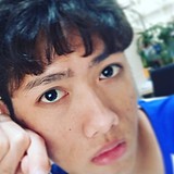 与坚的头像