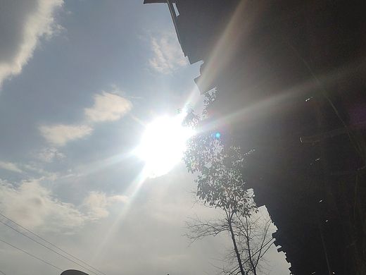 屋檐下一寸阳光