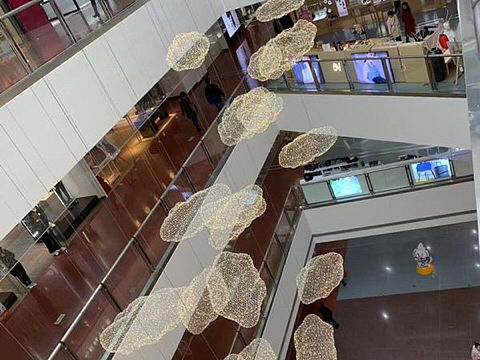 大型商场中庭天井LED云朵造型吊饰定制工厂铭星灯饰