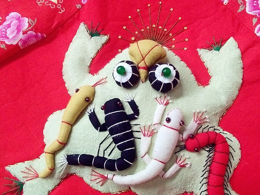 手工原創(chuàng)傳統(tǒng)拼布五毒收藏嬰兒包被（個(gè)人主頁-ZMjk0NjU0MjA=） - 工藝品設(shè)計(jì) - 站酷設(shè)計(jì)師工匠小德原創(chuàng)素材 - 站酷ZCOOL