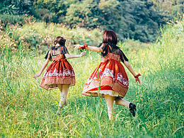 夏天水邊的Lolita 