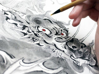 【拥有一份手抄本“经书”和一条属于自己的“龙”】