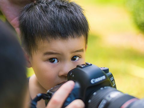 我有一双大大大大大大大眼睛（个人主页-ZMjQwODM1NTI=） - 人像摄影 - 站酷设计师恩恩的老爸原创素材 - 站酷ZCOOL