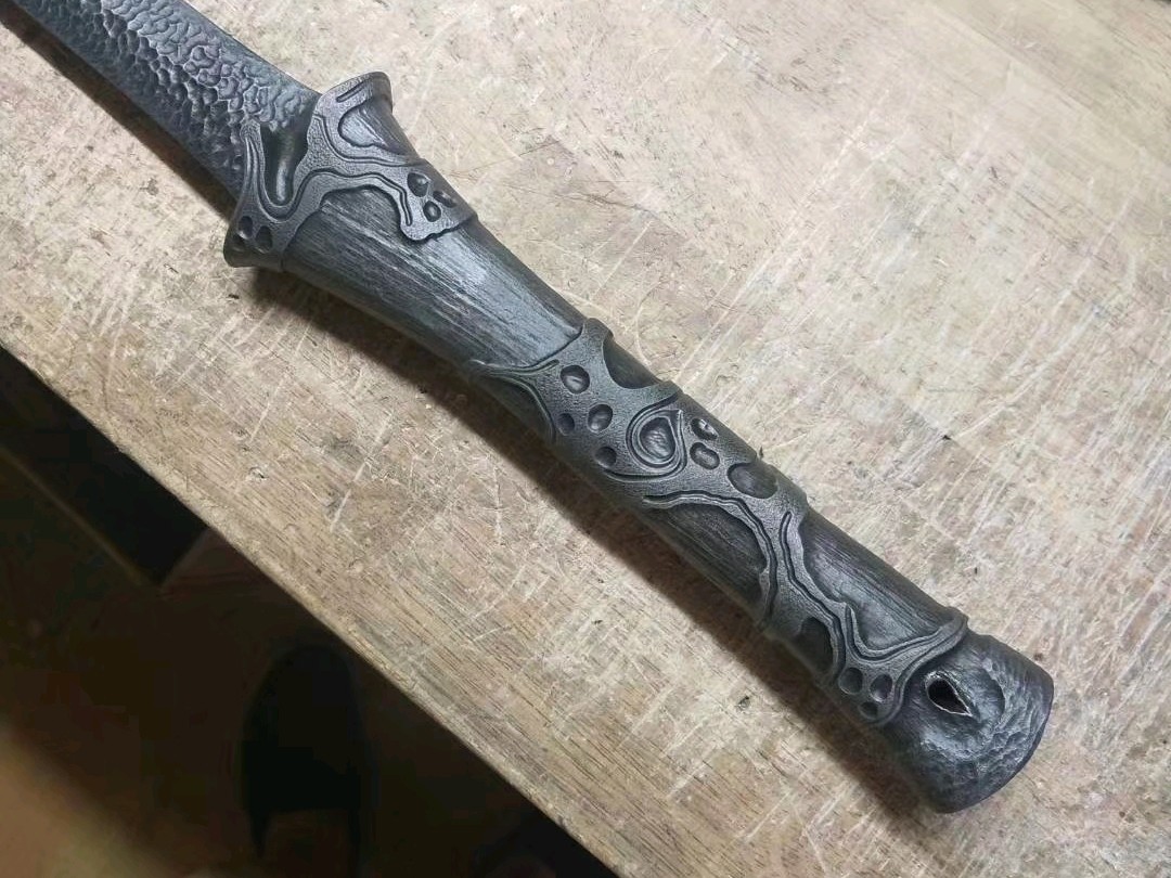 一体雕刻剑