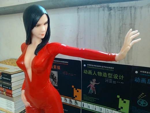 国产恐怖游戏《梦魔惊魂3》里的女主角之一   手办模型