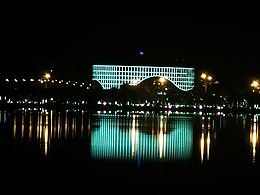 夜色湖边