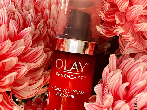 拍摄 OLAY 弹力眼霜