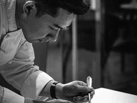 偷拍做菜的行政总厨