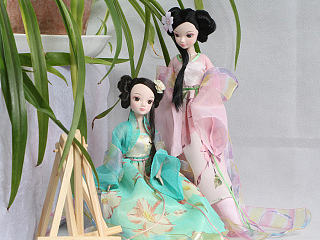 芭比娃娃古装玩具娃娃室内摄影原图无PS