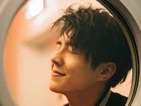 忍不住爬墙了昊然弟弟,献上满满的我的爱心海报