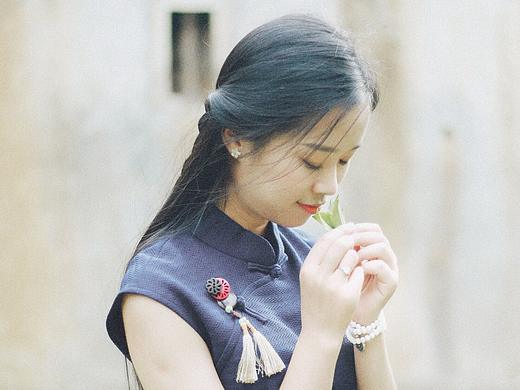 「人间四月］(旗袍写真）