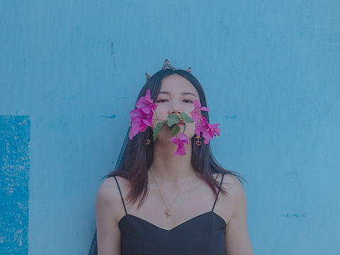 眼睛不大，只装得下你