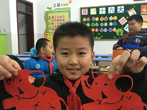 鲁峰小学剪纸社团 (第十四课)