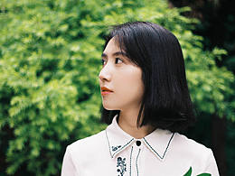 膠片寫真 在雨后的院子散趟步