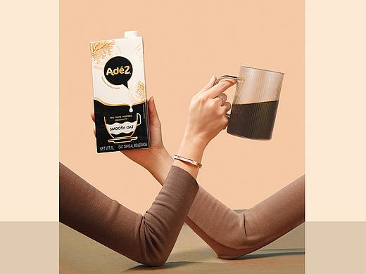 【可口可樂?植白說】咖啡大師燕麥飲品詳情頁（個(gè)人主頁-ZNTYwNDE2MDg=） - 產(chǎn)品攝影 - 站酷設(shè)計(jì)師景毅傳媒原創(chuàng)素材 - 站酷ZCOOL