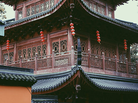 此刻只想去山里