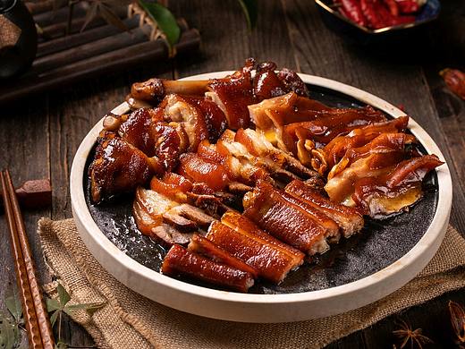 卤味拼饭 牛杂锅仔 老火靓汤 一口老卤，卤尽世间美味