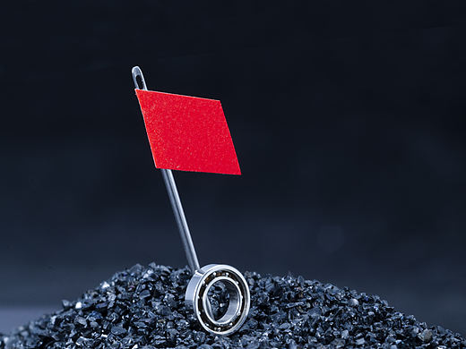 缝衣针，纸片，轴承和和黑砂