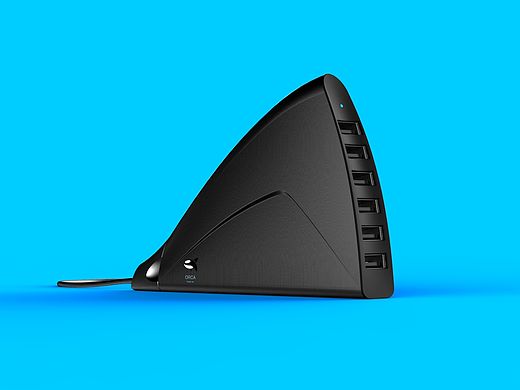ORCA Design Lab 桌面上的鲨鱼鳍 USB 适配器