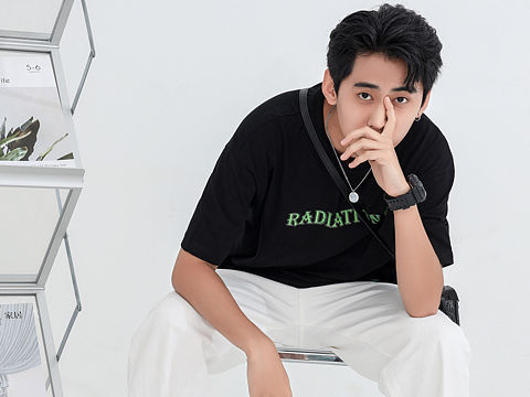 男款T恤拍摄
