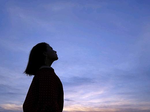 夏天的最后一场落日余晖（个人主页-ZNDgyMTY4MTI=） - 人像摄影 - 站酷设计师菩提树下BB原创素材 - 站酷ZCOOL