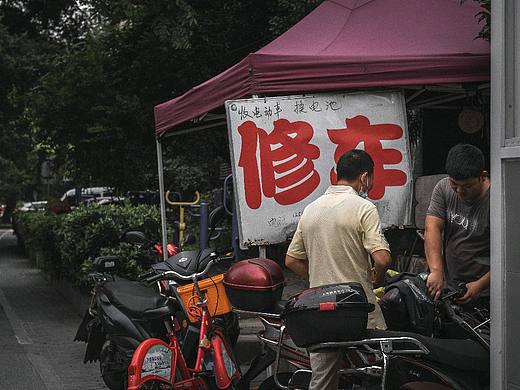 心里藏着疲惫 再尽力地讨好生活