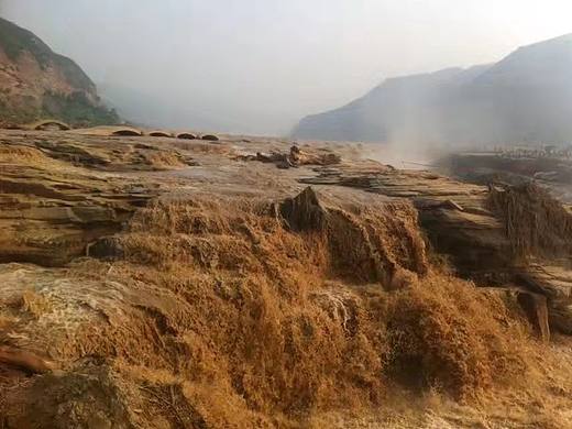 黄河壶口瀑布。